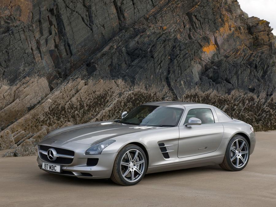  Mercedes-Benz SLS AMG 2010 года  (UK) (фото 2 из 19)